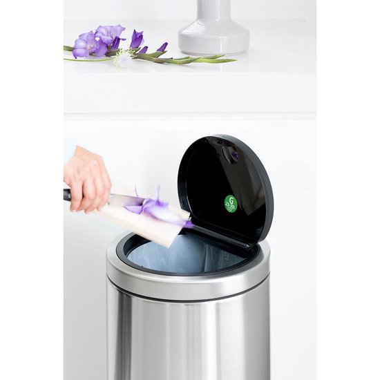 Brabantia Touch Abfalleimer mit flachem Deckel - 30 Liter - Stahl matt