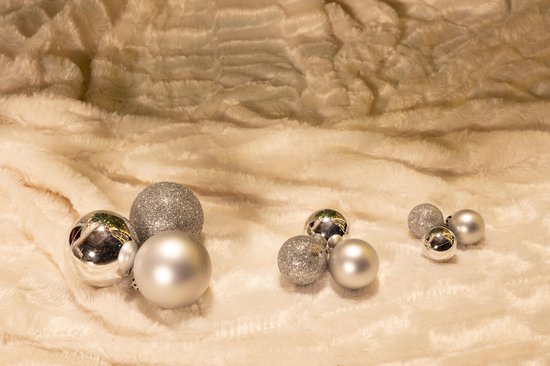 Weihnachtsgeschenke Weihnachtskugeln Set Silber - 70 Stück Plastik Weihnachtskugeln - Inkl. Weihnachtskugeln Aufbewahrungsbox - Ø4/5/6 cm