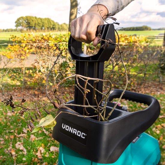 VONROC - Gartenhäcksler - Leise - 2800W - für Äste bis zu Ø45mm - Inkl. 60L Auffangbehälter & Schiebestock - Grün/Schwarz