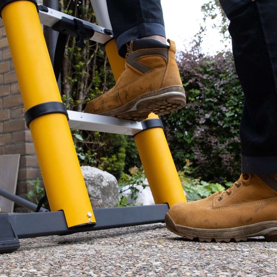 JCB by Batavia Teleskopleiter Limited Edition - Ausgestattet mit Soft-Close-System und Winkelindikator und rutschfesten Sprossen - Für Profis und Heimwerker - Silber Aluminium - 83 - 327 x 83,5 x 8 cm