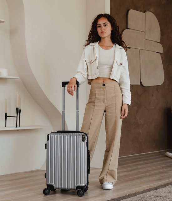 Pathsail Handgepäck Koffer - 40L x 55CM - Inkl. TSA-Schloss & Spinner-Räder - Silber