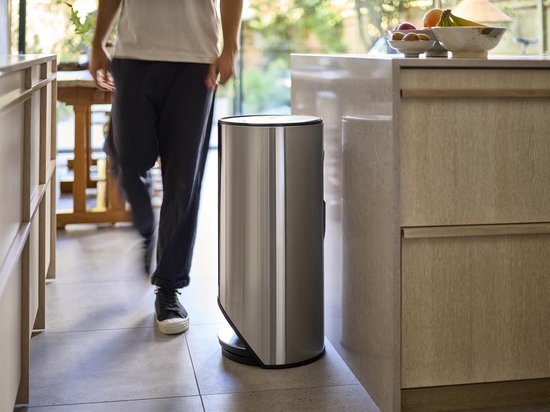 Joseph Joseph Arc 30 Liter schlanker Treteimer mit Innenbeutel - Edelstahl