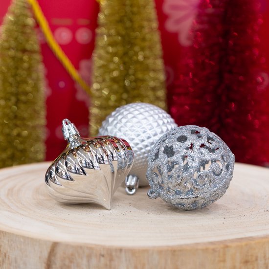 Giftsome Silberne Weihnachtskugeln Set - 60 Weihnachtskugeln aus Kunststoff - Inkl. Silberspitze - Weihnachtsdekoration - Ø6/7 cm