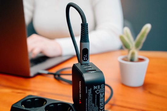 Verbatim Sync & Charge-Kabel USB-C auf USB-C, 40 Gb/s, 240 W, für Smartphones