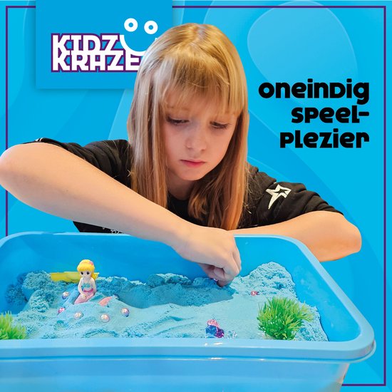 KidzKraze® Ocean Wonders Play Sand - 1,6 kg brauner und blauer klebriger Spielsand für drinnen - Inklusive Spiel- und Aufbewahrungskoffer - Sensorisches Spielzeug - Sandkasten-Starterset für Kinder - Das große Spielzeugbuch 2025