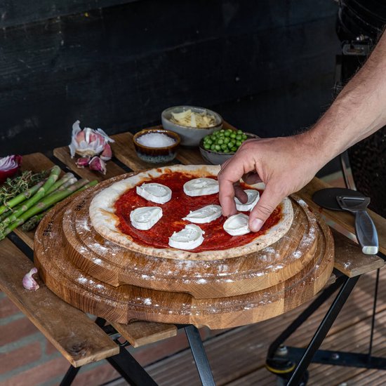 Boska Pizzabrett Friends XL - Grillzubehör - Eichenholz - Praktische Auffangwanne - Ø 40 cm