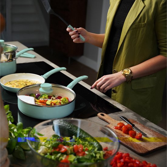 COOCK 19-teiliges Induktionskochgeschirr-Set - Spezielle Antihaftbeschichtung - Ergonomische Kaltgriffe - Recyceltes Aluminium - Bratpfannen-Set - Kochtopf-Set - Türkis (Grün) - Inklusive Untersetzer und E-Book