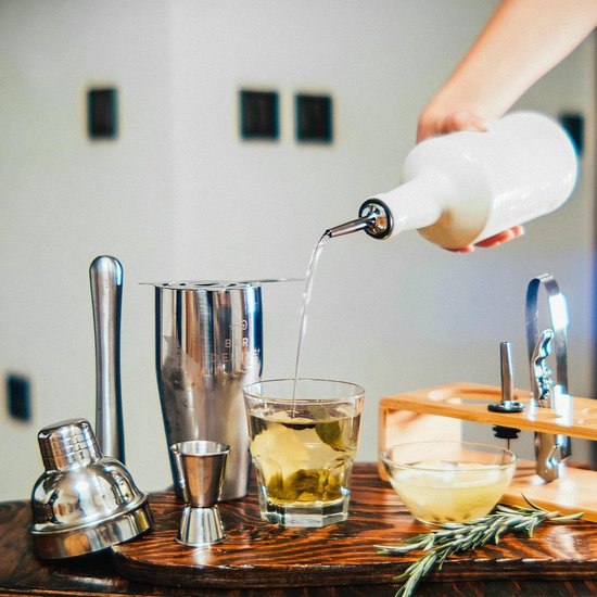 BarDeluxe® Cocktail Set - 13-teilig - Cocktail Shaker 750 ml mit Bambusständer, Rezeptbuch & Whiskey Stones - Luxus-Geschenkpaket