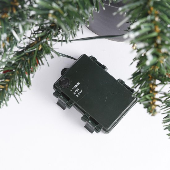 Black Box Trees Creston Set aus 2 Weihnachtsbäumen und 1 Kranz mit LED-Lichtern - Grün