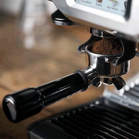 Sage die Barista Touch™ Black Truffle Piston Maschine mattschwarz
