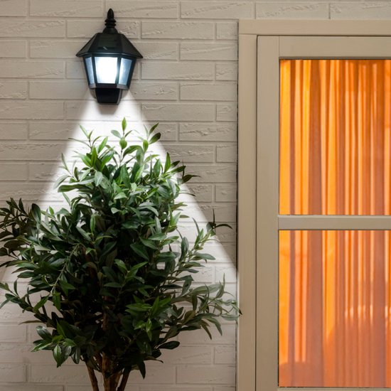 Grundig Solar-LED-Wandleuchte mit Flammeneffekt & Kaltweiß – 2 Modi – Solarbetrieb – IP44 – 6–8 Stunden