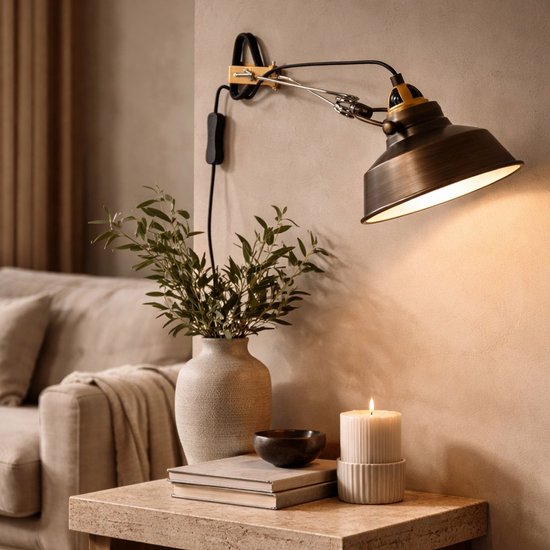 Bronze-Wandleuchte Nove 1320BR mit E27-Fassung, 190 cm langem Kabel und Schalter, im Industriedesign, von der Marke Mexlite, aus Metall und Kunststoff