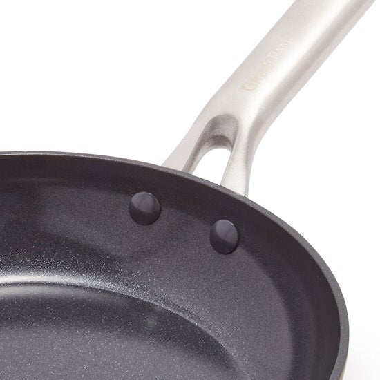 Greenpan Omega Keramik-Induktionspfanne mit Deckel, 30 cm – PFAS-frei – Induktionspfanne – Induktions-Bratpfanne – Spülmaschinenfest – Ofenfest bis 200 °C - Kratzfest – Stapelbar – Aluminium – Schwarz