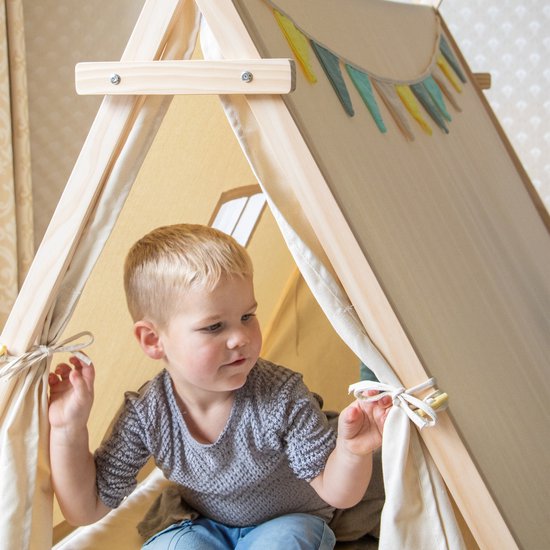 Sunny Sienna Spielzelt mit Fahnen und Bodenmatte Creme - Wigwam Tipi-Zelt für Kinder mit Pendel & Aufbewahrungstasche - FSC Holzstangen - 120x100x105cm
