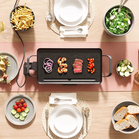 Tristar Grillplatte BP-2667 - Tischgrill M: 46 x 26 cm - Für den Innen- und Außenbereich - BPA frei - Gourmet-Grillplatte für den Tisch - 4 bis 6 Personen - Mit einstellbarem Thermostat - Antihaftbeschichtung - Schwarz