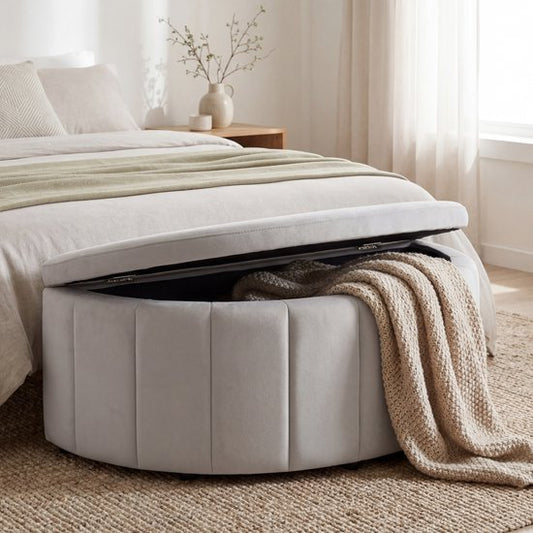 tectake® Polsterbank „Moon“ – Hocker mit Stauraum – Großes Staufach – Halbmondform – Sitzbank – 108 x 48 x 38,5 cm – Belastbarkeit 150 kg – Samt, Taupe