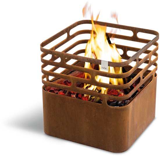 höfats CUBE Feuerkorb, rostfarbene Feuerstelle, Grill, Hocker und Tisch für Garten und Terrasse, aus Edelstahl mit integrierter Löschfunktion