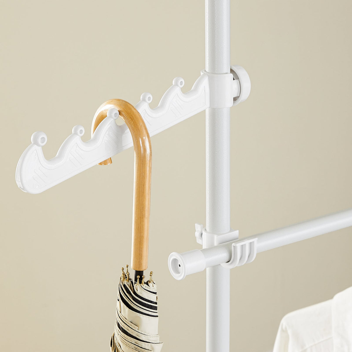 SoBuy FRG34-II-W Verstellbarer Teleskop-Kleiderständer Weiß - 147-195 x 200-295 cm - Offener Kleiderschrank mit Stangen und Fachböden