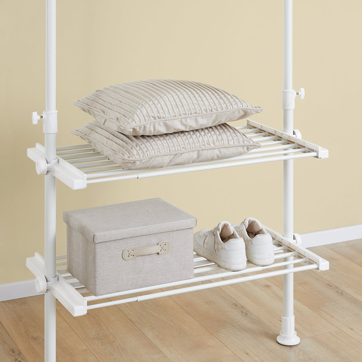 SoBuy FRG34-II-W Verstellbarer Teleskop-Kleiderständer Weiß - 147-195 x 200-295 cm - Offener Kleiderschrank mit Stangen und Fachböden