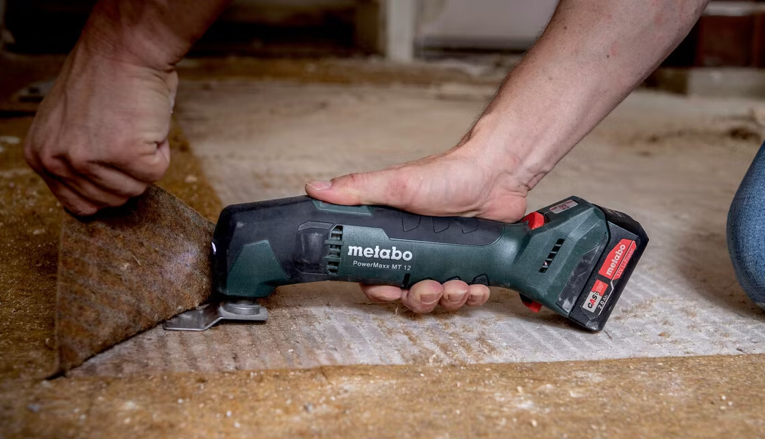 Metabo Accu-Multitool Body - 12 V - OMT-System - Mit LED-Beleuchtung und schlankem Griff - Zum Sägen, Schleifen und Schaben - Metall - Grün/Schwarz