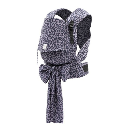 Stokke Limas Carrier Plus, Leopard Lilac – Version 2023 (OCS) – Babytrage mit Halbschnalle – Drei Tragevarianten – Geeignet für Babys ab 1 Monat/4 kg bis 18 kg