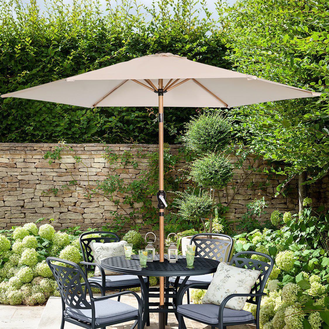 Angel Living Sonnenschirm Ø 300 cm – Runder, neigbarer Gartenschirm mit Kurbel – Aluminium und Polyester – UV50+ – Wasserabweisend – Cremegelb