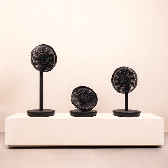 VONROC BREEZE Wireless Fan - Flüsterleise (<44 dB) - 24 Geschwindigkeitsstufen - Leicht und tragbar - 3 Windmodi: Natural, Sleep, Normal - Modular: Tisch- und Bodenventilator - Luxuriöses Touch-Display - Inkl. Fernbedienung - Schwarz