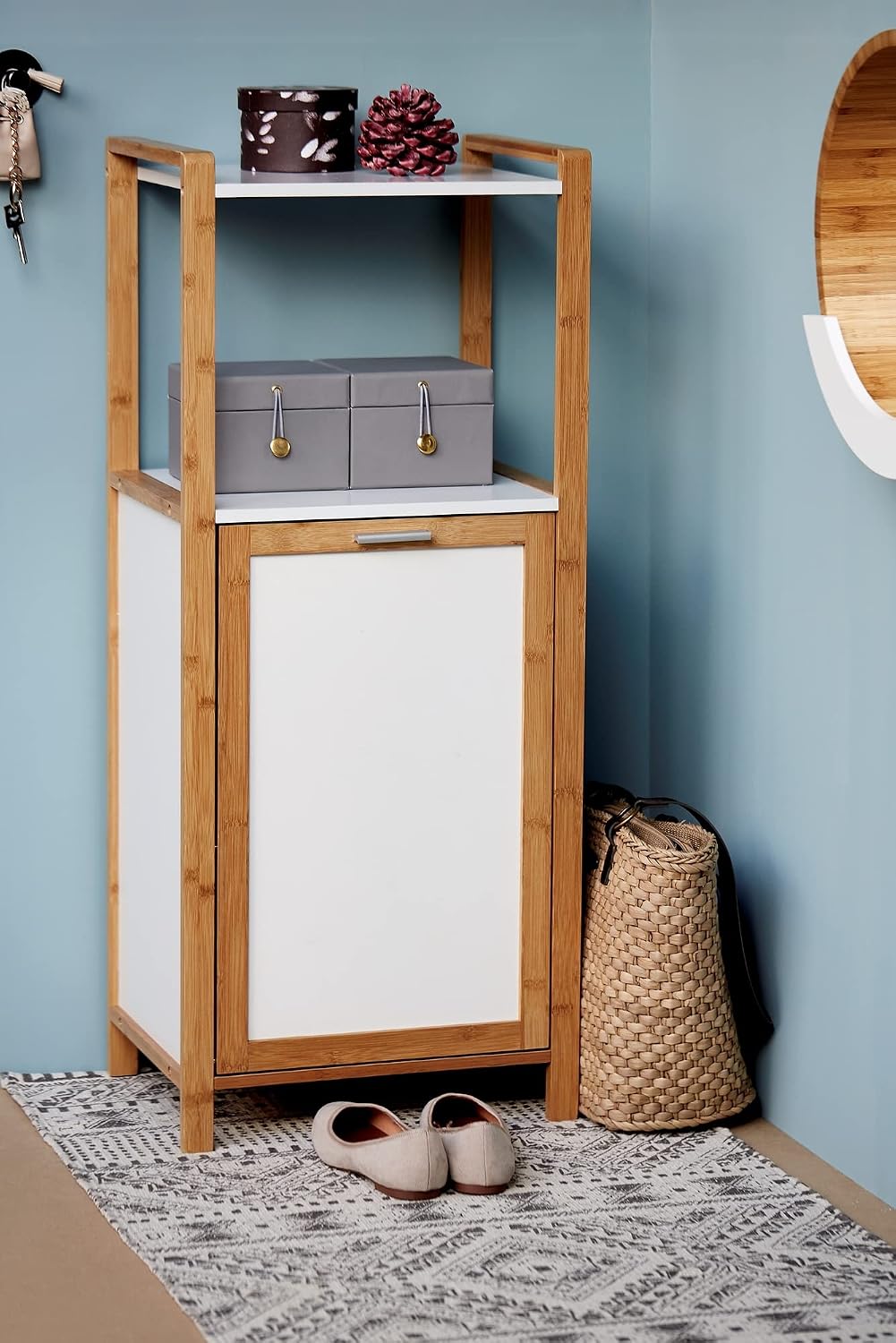 Wenko Finja Wäschekorb mit Ablage – Bambus/Weiß – 40 x 95 x 30 cm