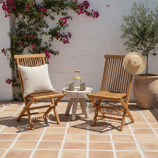 AXI Mina Teak-Gartenstühle – 2er-Set – Klappbare Gartenstühle aus Teakholz für den Außenbereich – Bequeme Stühle – Geeignet für Garten und Terrasse