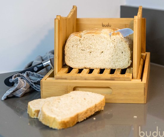 Budu Brotschneidemaschine Bambus - Brotschneidemaschine Werkzeug - Brotbrett Holz - Brotschneidemaschine mit Auffangschale - Bambus - 30x20cm