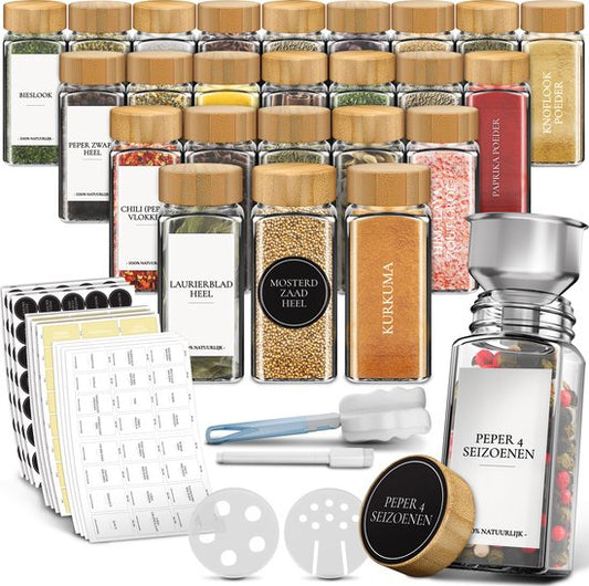 Soothe 24 Glasgewürzdosen quadratisch mit Bambusdeckel - 2 Arten von Streudeckeln - Gewürzstreuer - Gewürzdosen - Komplettset inkl. Gewürzsticker, Kreidestift und Zubehör - 120ml