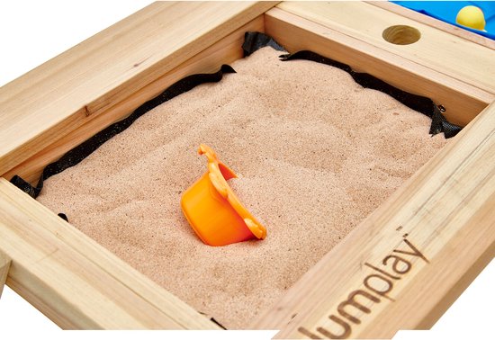 Plum Surfside Sand, Wasser und Picknicktisch