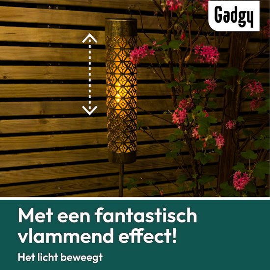 Gadgy Solar-Gartenbeleuchtung – 2x Standlampen mit flackerndem Flammeneffekt – Goldmetall – LED-Stimmungslampen mit Solarbetrieb – Für den Außenbereich – Wetterfest – 98 cm hoch – Erdspieß
