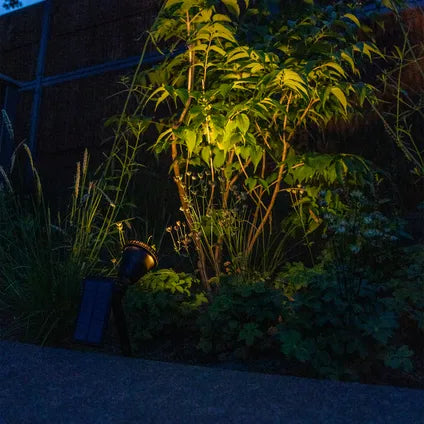 Intelligente Solarlampe für den Außenbereich – Smart Outdoor Solar Spot – IPX5 wasserdicht