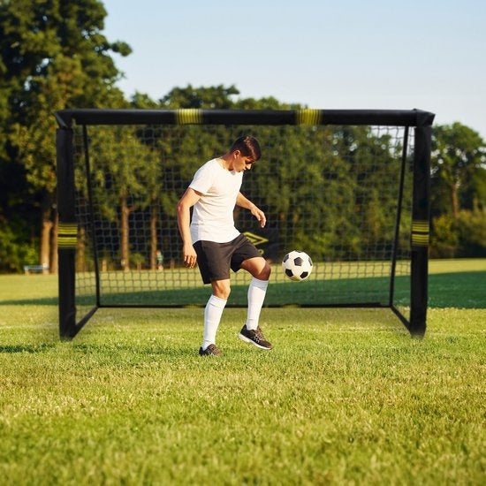 Umbro - Fußballtor für Kinder und Erwachsene - 300 x 200 x 120 cm - schneller Aufbau - Metall - Schwarz/Gelb