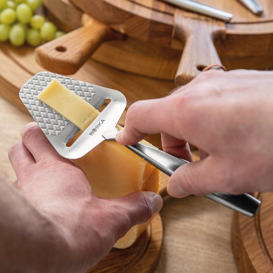 Boska Käsehobel Monaco+ - Design-Käsehobel - Preisträger - Käsehobel für Hartkäse - Edelstahl - Spülmaschinengeeigneter Käsehobel - Geschenktipp - Küchenutensilien - Küchenzubehör - Lebenslange Garantie