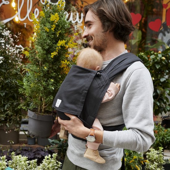 Stokke Limas Babytrage, schwarz – Version 2023 (OCS) – Babytrage für Neugeborene mit halber Schnalle – Drei Tragevarianten – Sicher ab der Geburt, bis 15 kg