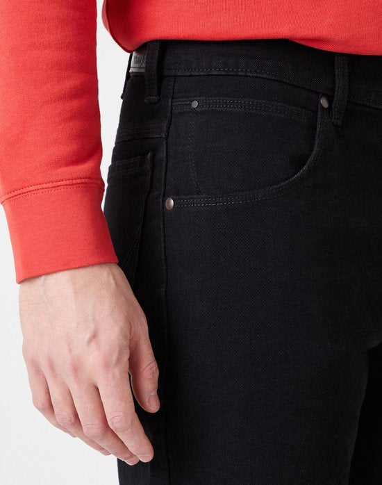 WRANGLER STRAIGHT BLACK RINSE REGULAR JEANS- MÄNNER