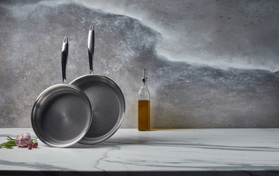 Resto Altair Bratpfanne - Ø26 cm - Dreischicht-Edelstahl - Wabenförmige Antihaftbeschichtung - Induktion - Backofenfest