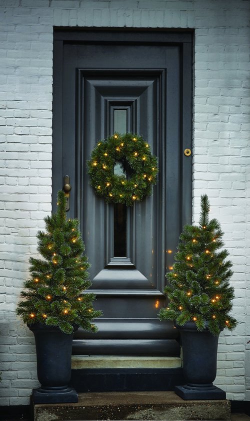 Black Box Trees Glendon Set aus 2 Weihnachtsbäumen und 1 Kranz mit LED-Lichtern - Grün