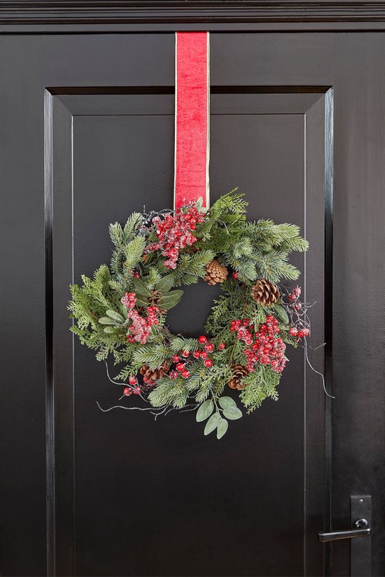 Mica Decorations Randell Weihnachtskranz – Weihnachtsdekoration mit Schneeeffekt – Einfach aufzuhängender Türkranz – Dekoration mit Beeren und Tannenzapfen – Ø 50 cm – Rot