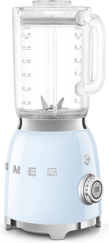 SMEG BLF03PBEU Mixer – Smoothie-Mixer – 800 W – 1,5 l Tritan™-Behälter – 4 Geschwindigkeitsstufen – Eiszerkleinerungs- und Smoothie-Funktion – im Stil der 50er Jahre – Pastellblau