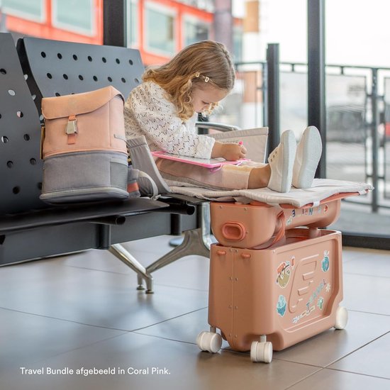 Stokke JetKids Reise-Set, Sea Green – Mit BedBox Ride-On-Koffer und Rucksack – Für Kinder von 2 bis 7 Jahren (bis 35 kg)
