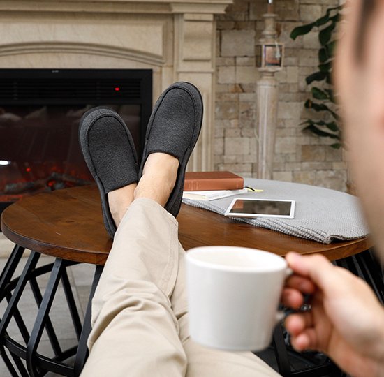 Hausschuhe Männer - Hausschuhe - Mokassins - Schwarz - Rutschfest - Größe 44/45 - Comfeet