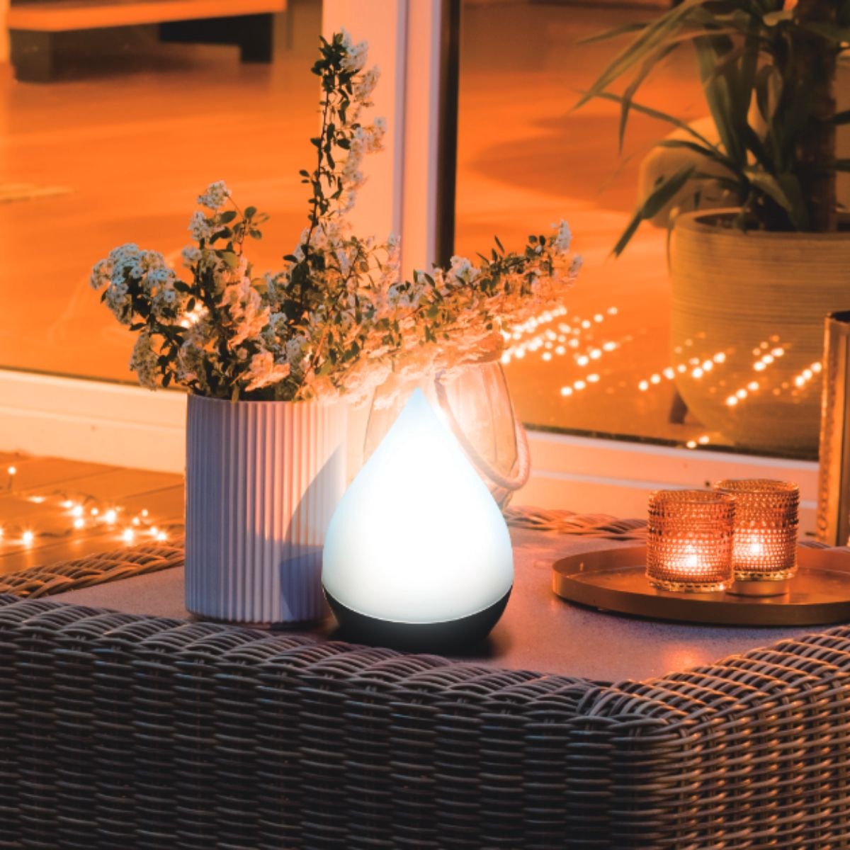 Grundig Solar-Tischlampe in Tropfenform – Weiß/Schwarz – 15 x 15 x 20 cm – Solarbetriebene Gartenbeleuchtung