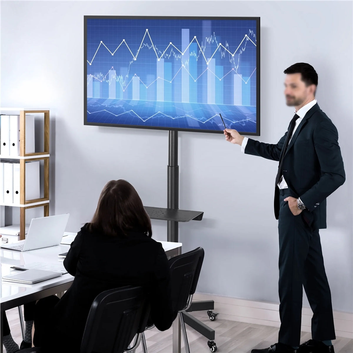 TV-Ständer auf Rädern für Fernseher von 23 bis 60 Zoll, höhenverstellbar und schwenkbar, schwarz