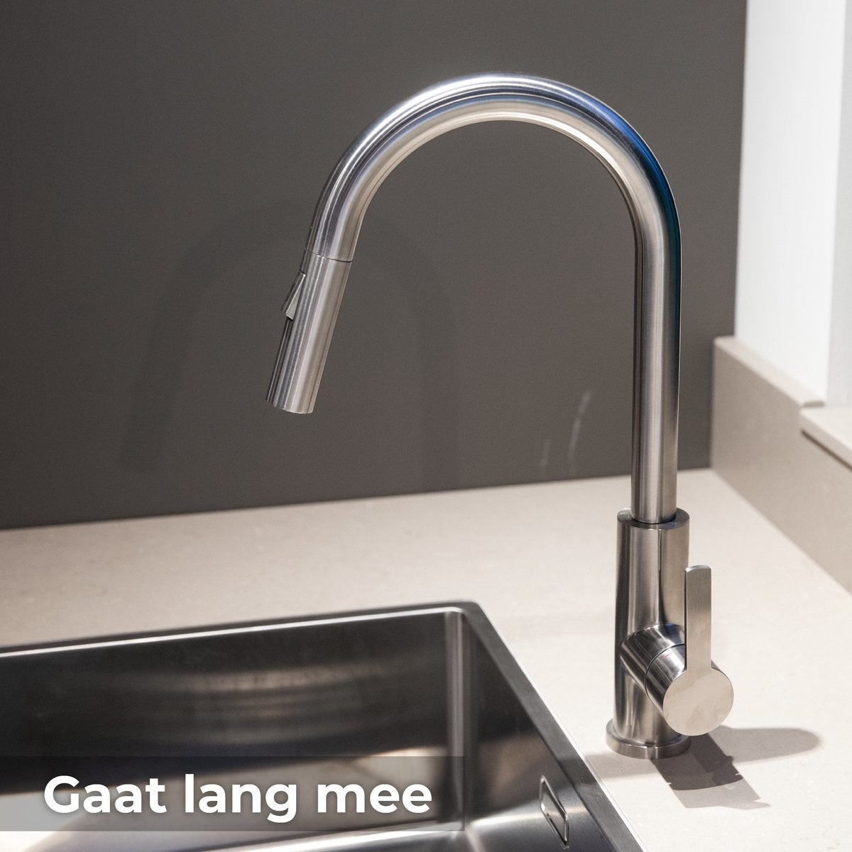 Mizzo Trigo Küchenarmatur mit herausziehbarer Handbrause - Hohe Mischbatterie 44 cm - Matt - Edelstahl