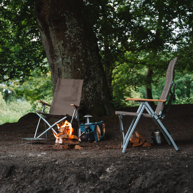 AMA Relax Klappbarer Campingstuhl – Rückenlehne in 4 Positionen verstellbar – Aluminium und Bambus – 53 x 62 x 100 cm – Bis zu 130 kg