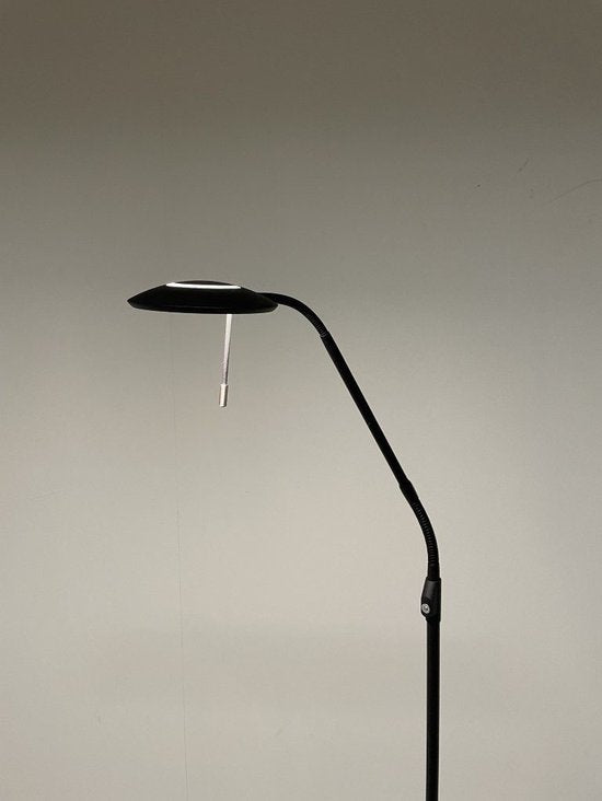 Stehlampe Steinhauer Zenith LED – Schwarz