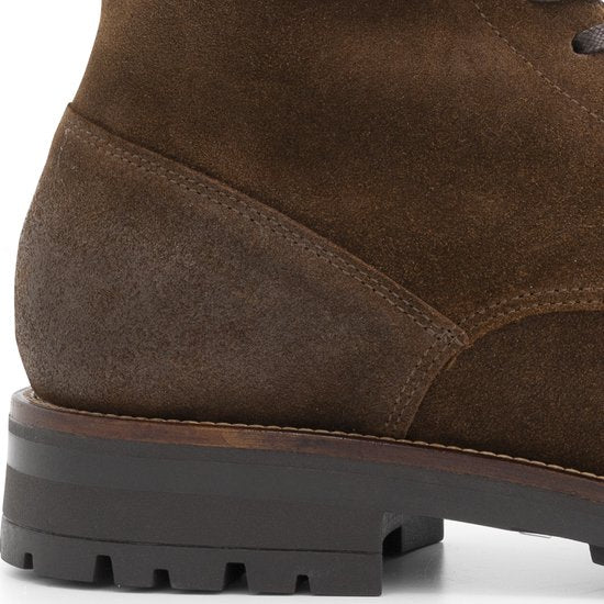 Travelin' Hosio Herren-Schnürstiefel - Lammy-Wollfutter - Cognacbraunes Wildleder